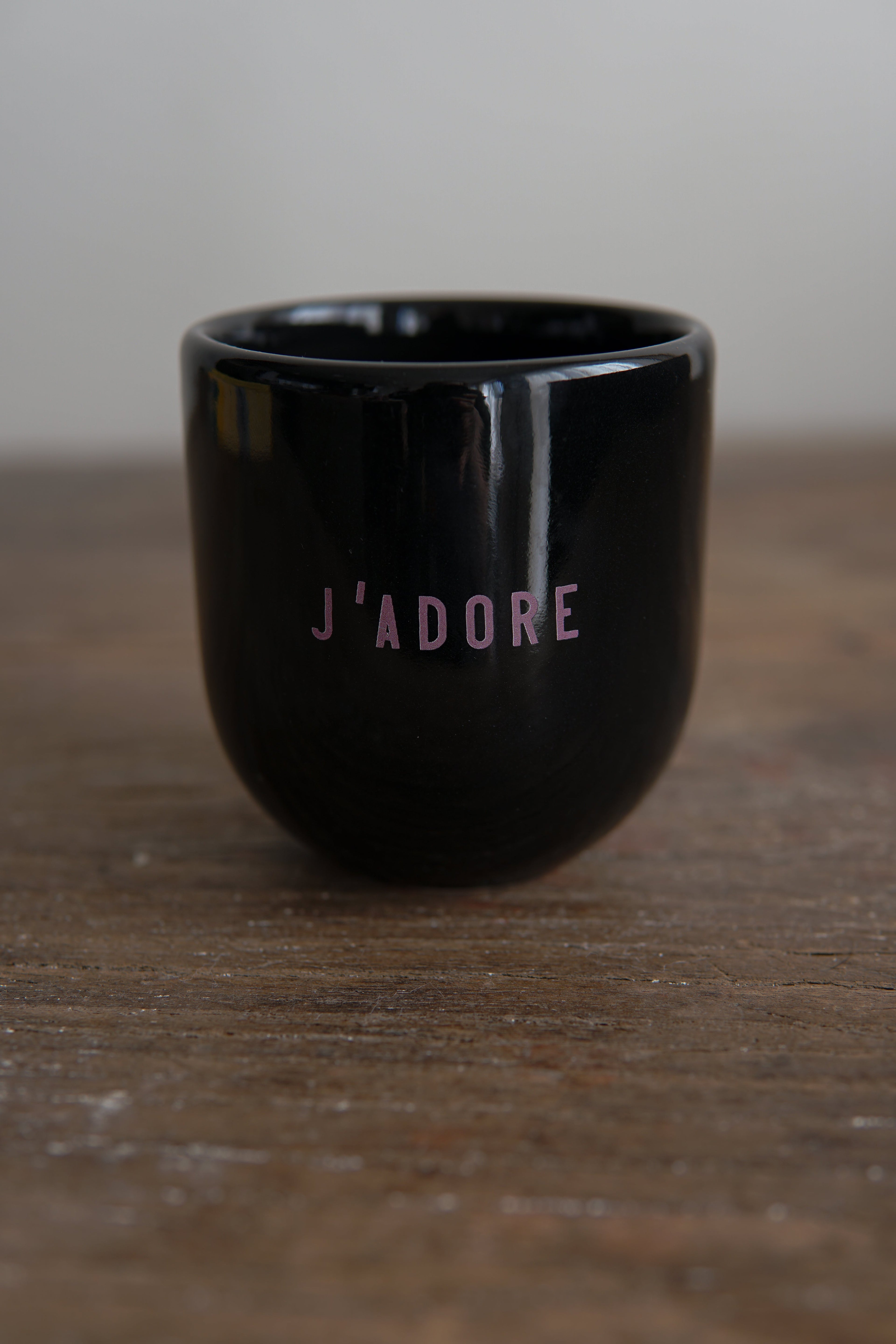 BLACK J'ADORE MUG
