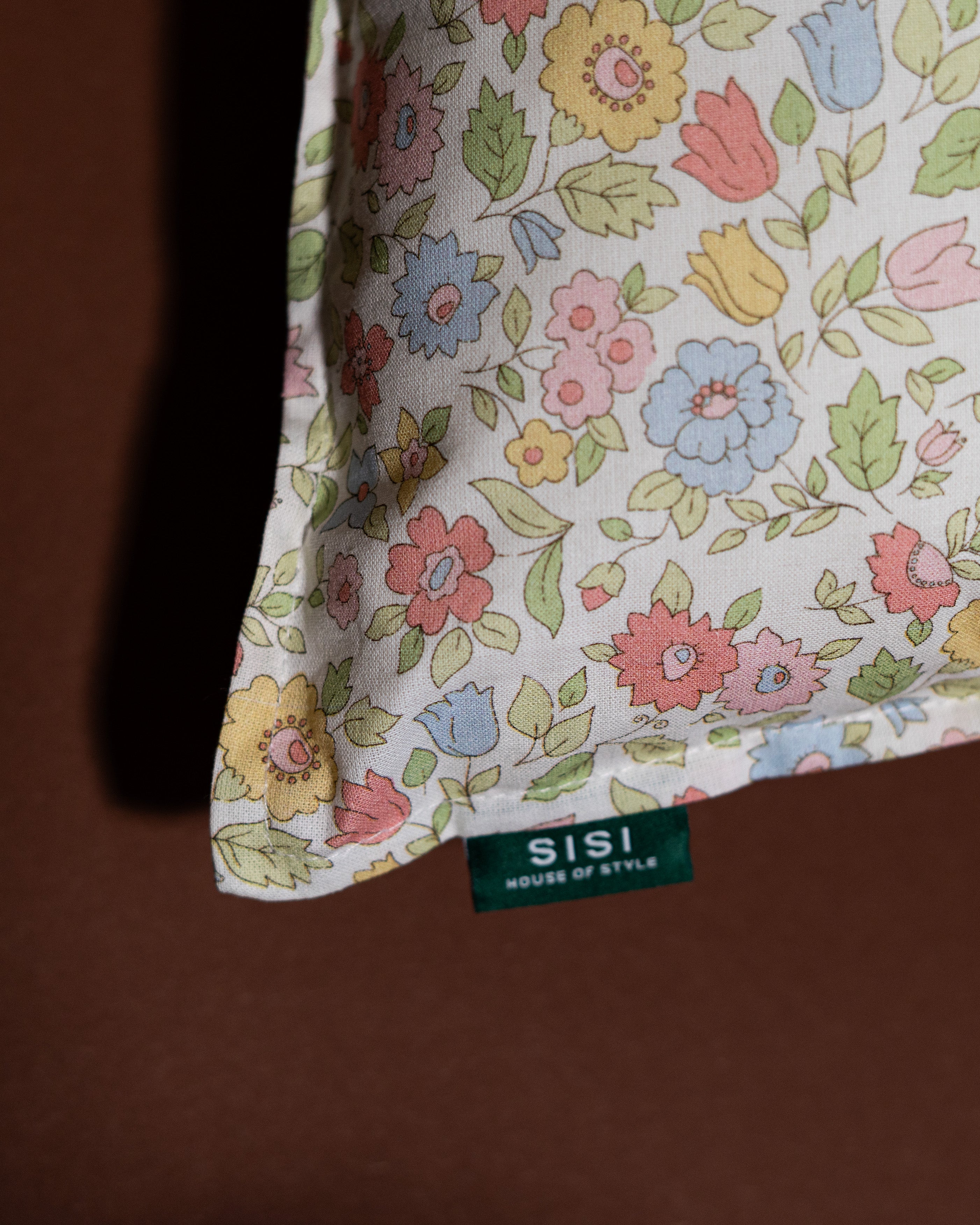 KISS ME CUSHION 40x40cm