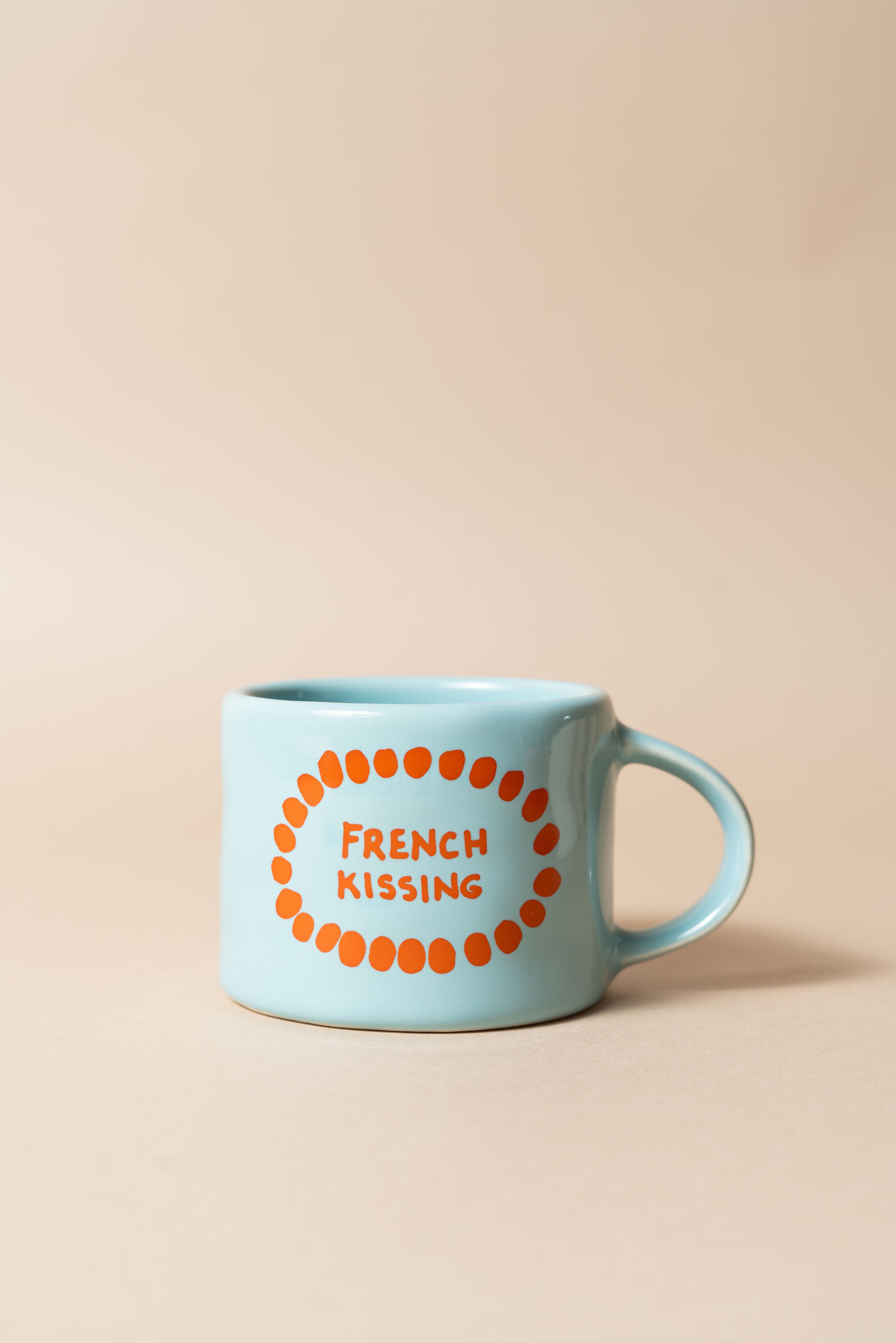 FRENCH KISSING MUG