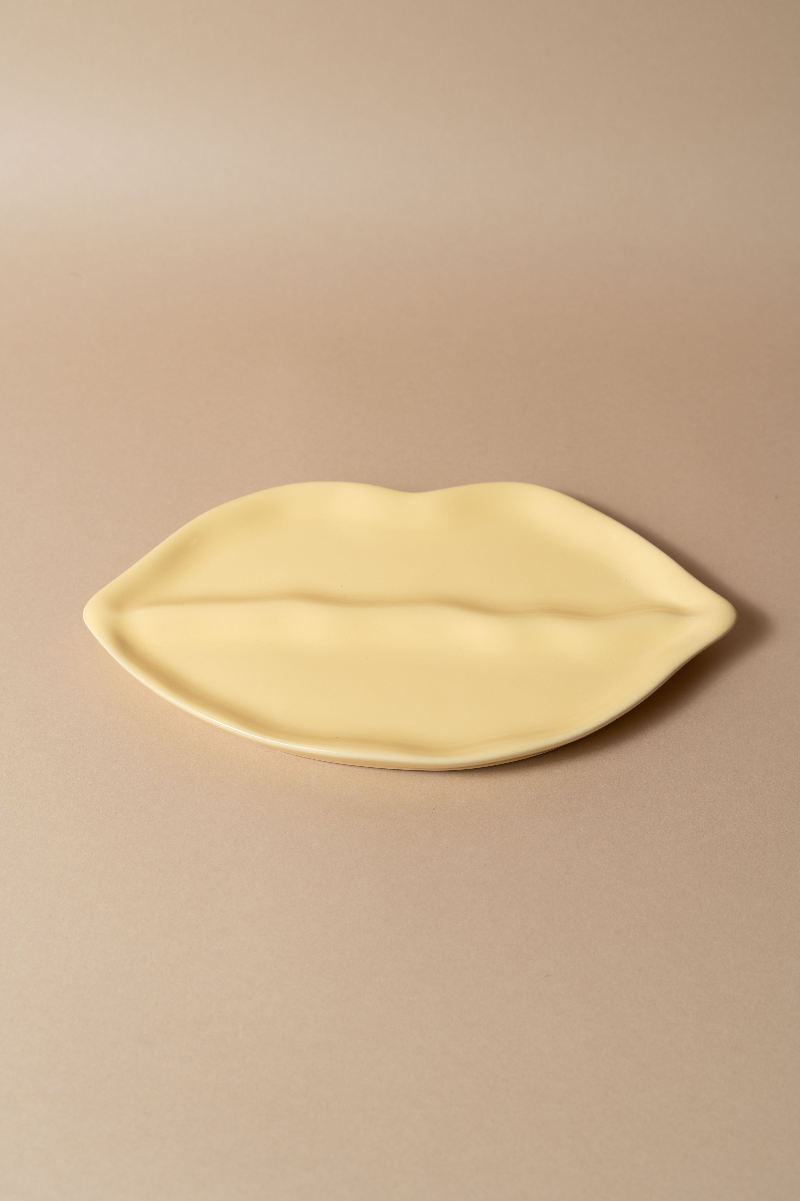 Butter Yellow lip plate