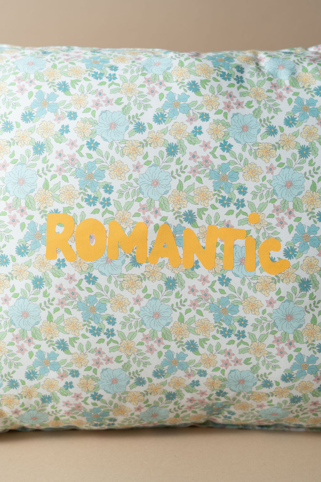 Romantic cushion 60x40cm