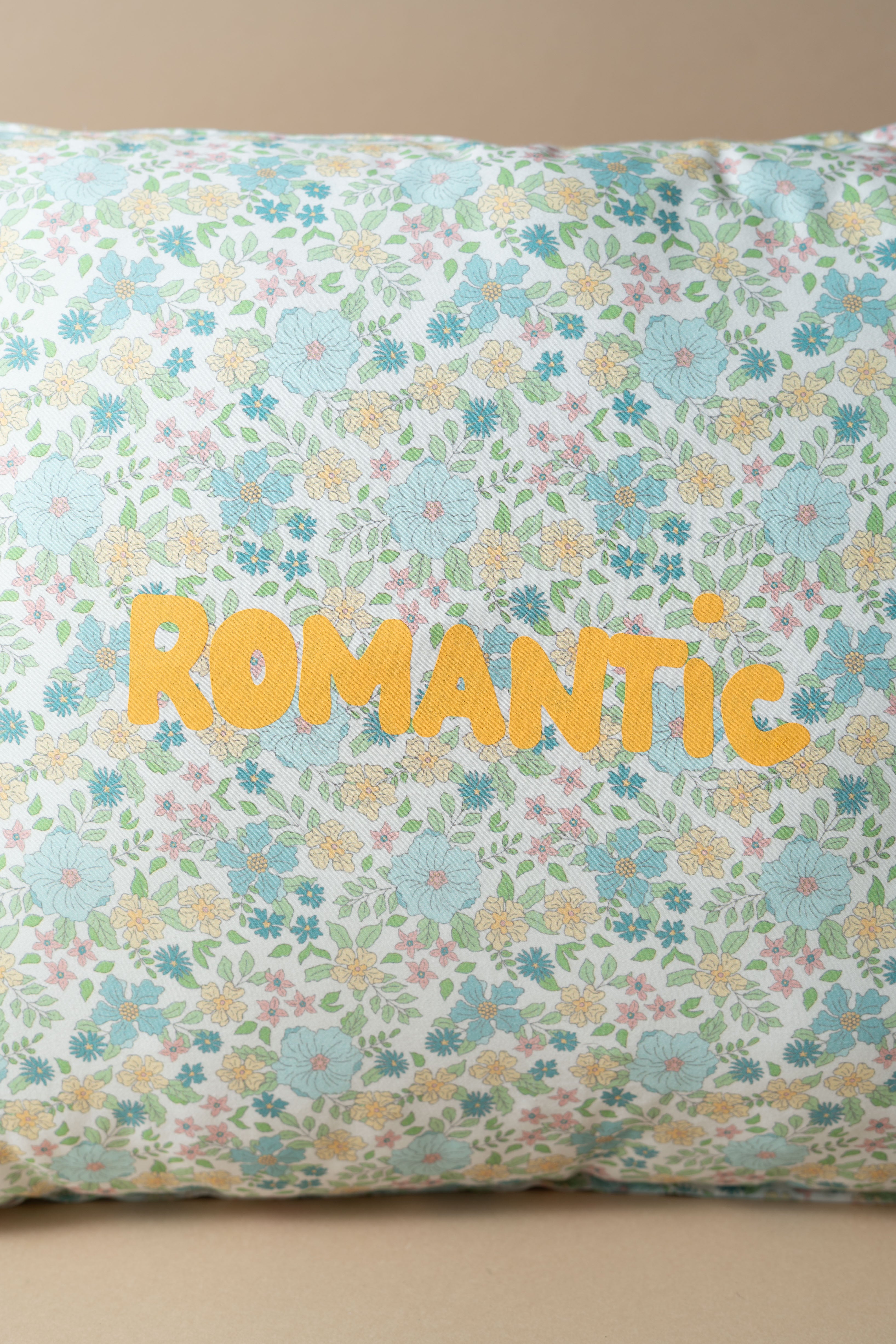 Romantic cushion 60x40cm