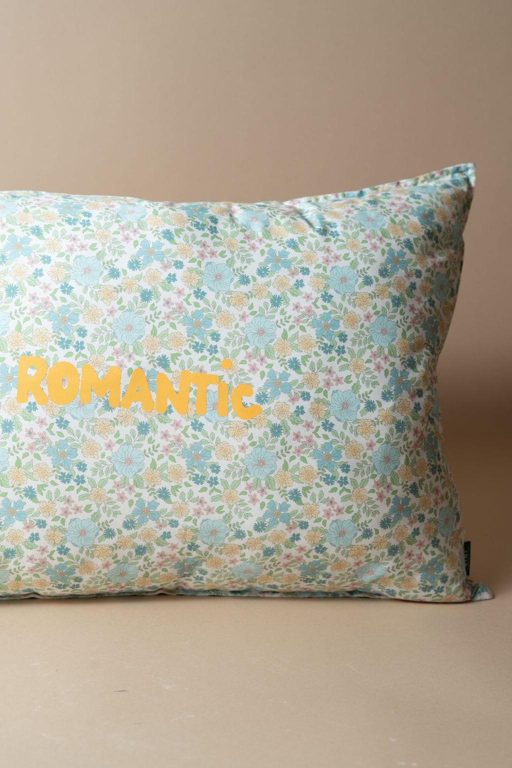 Romantic cushion 60x40cm