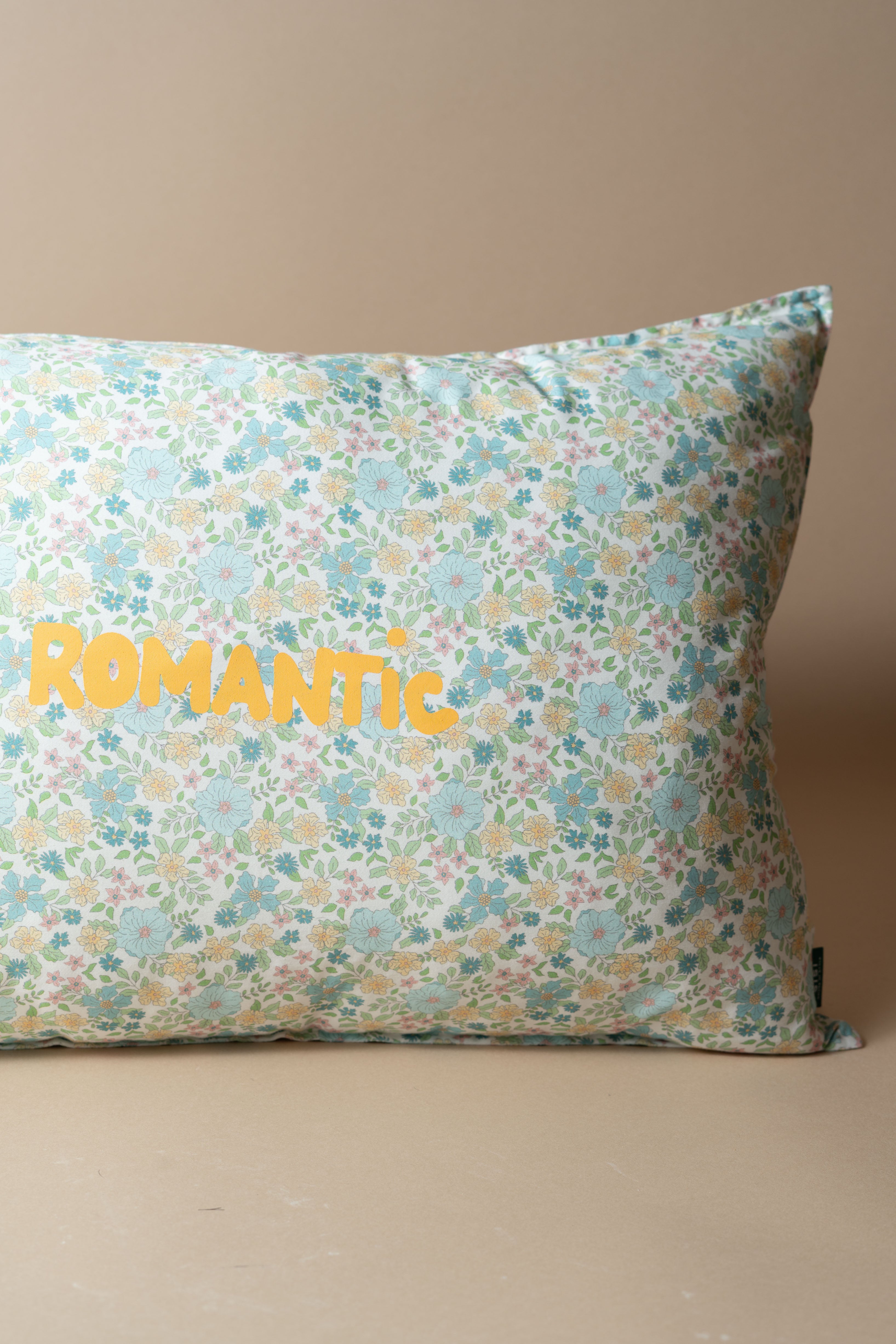 Romantic cushion 60x40cm