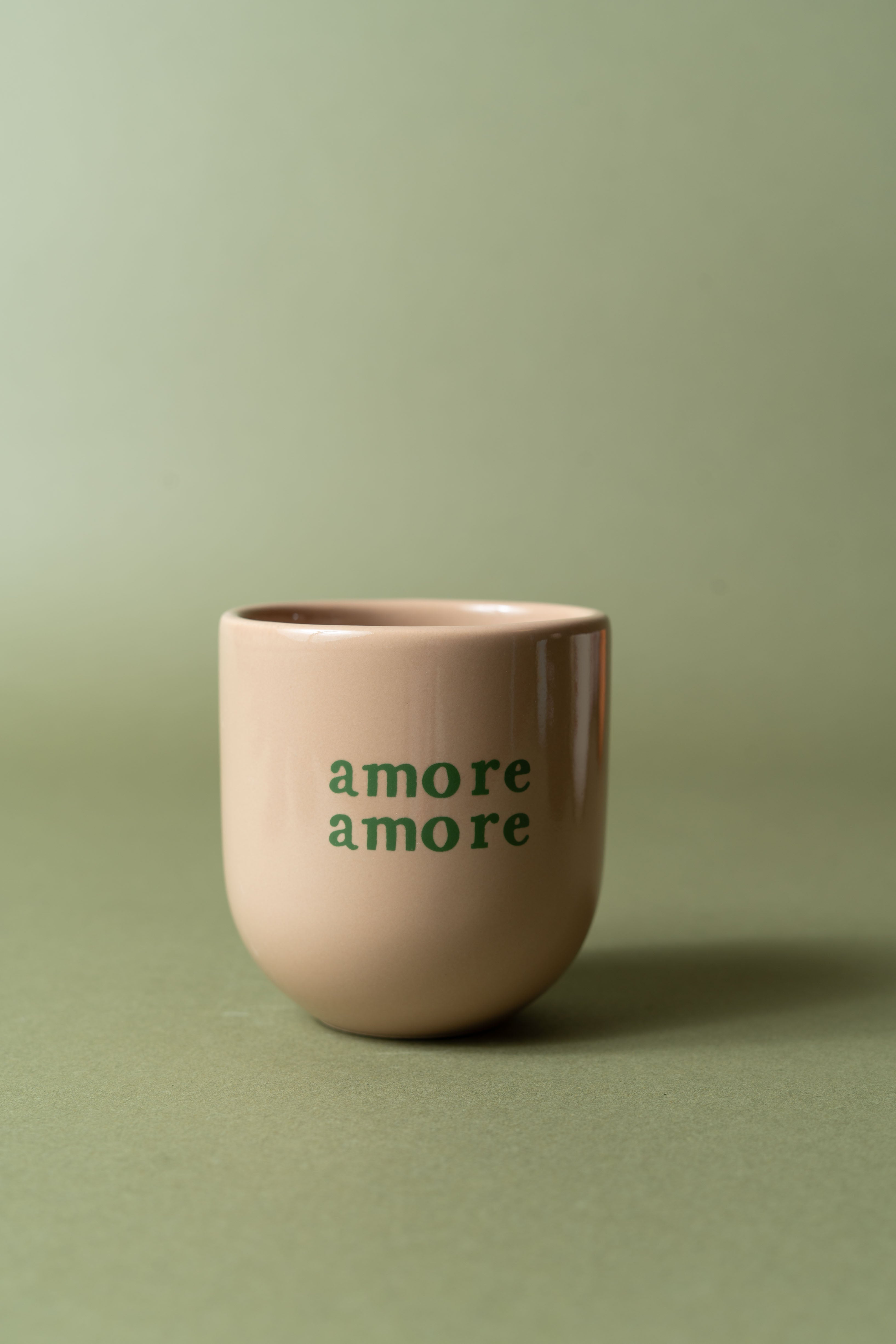 BEIGE AMORE AMORE MUG