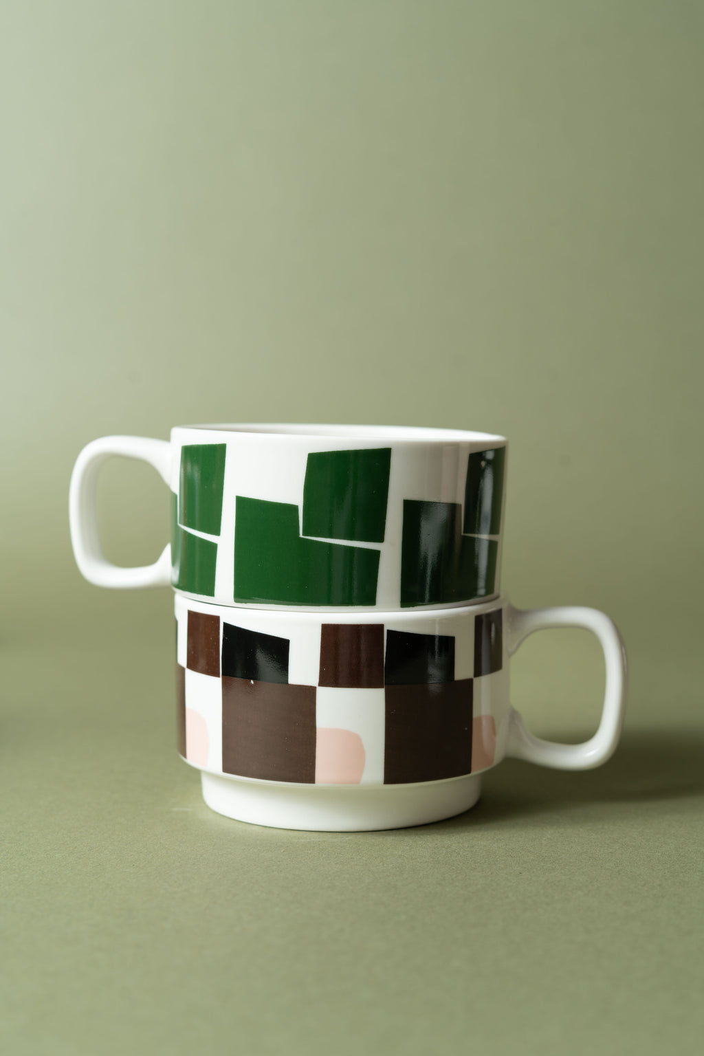 BROWN GRAPHIC MUG