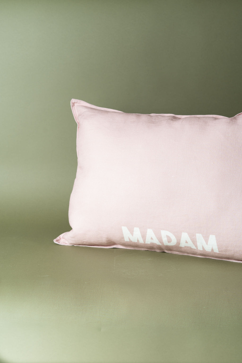 LINEN CUSHION MADAM 40x60 CM