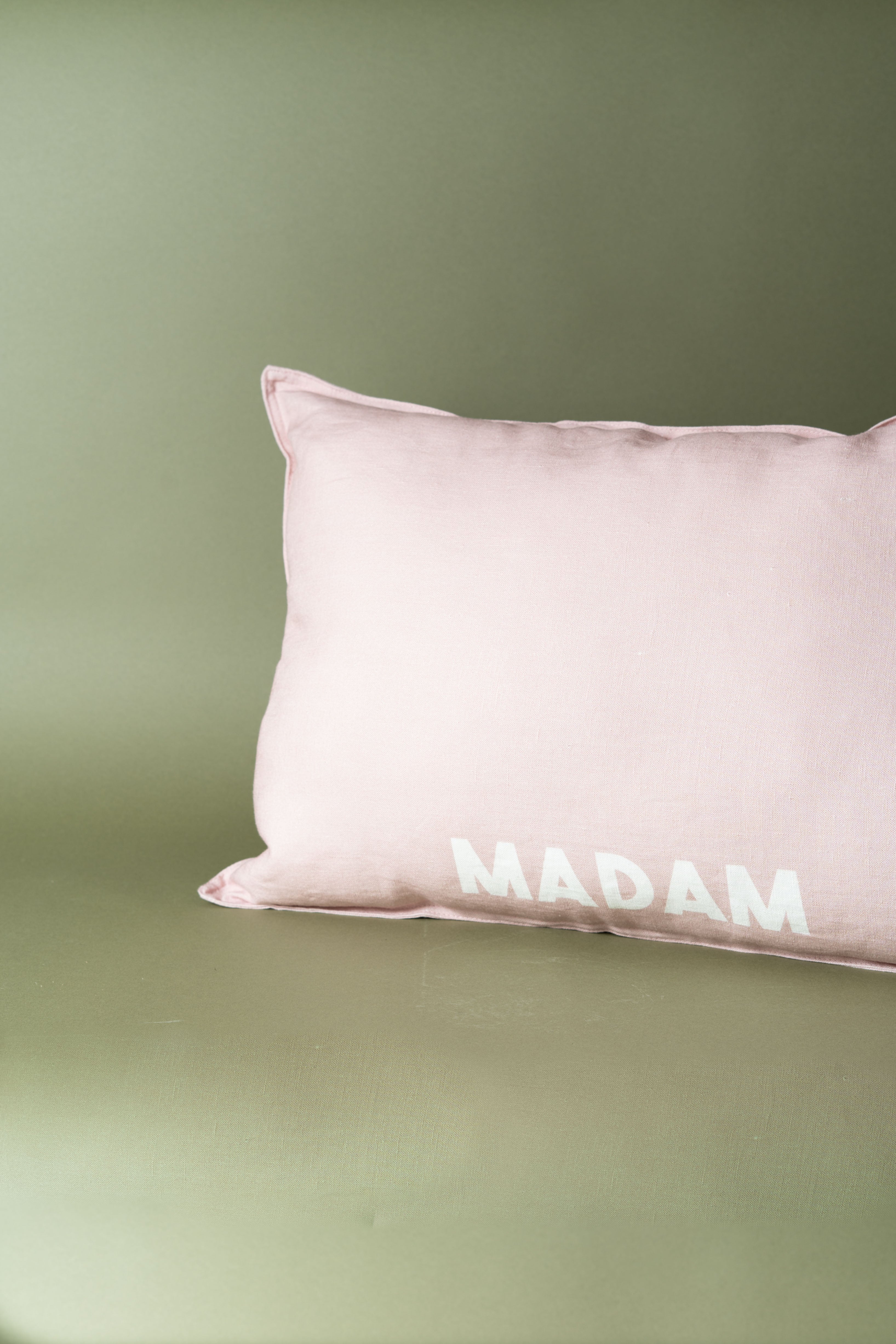 LINEN CUSHION MADAM 40x60 CM