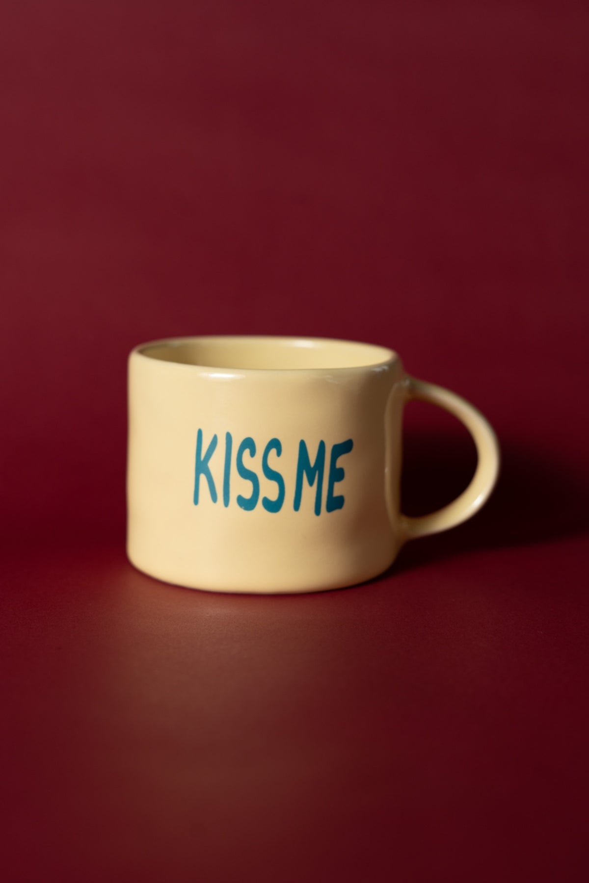 Kiss me mug