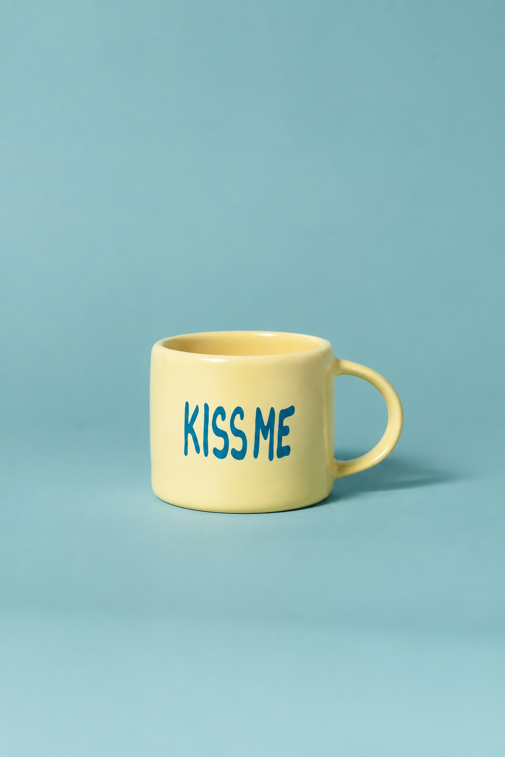 Kiss me mug