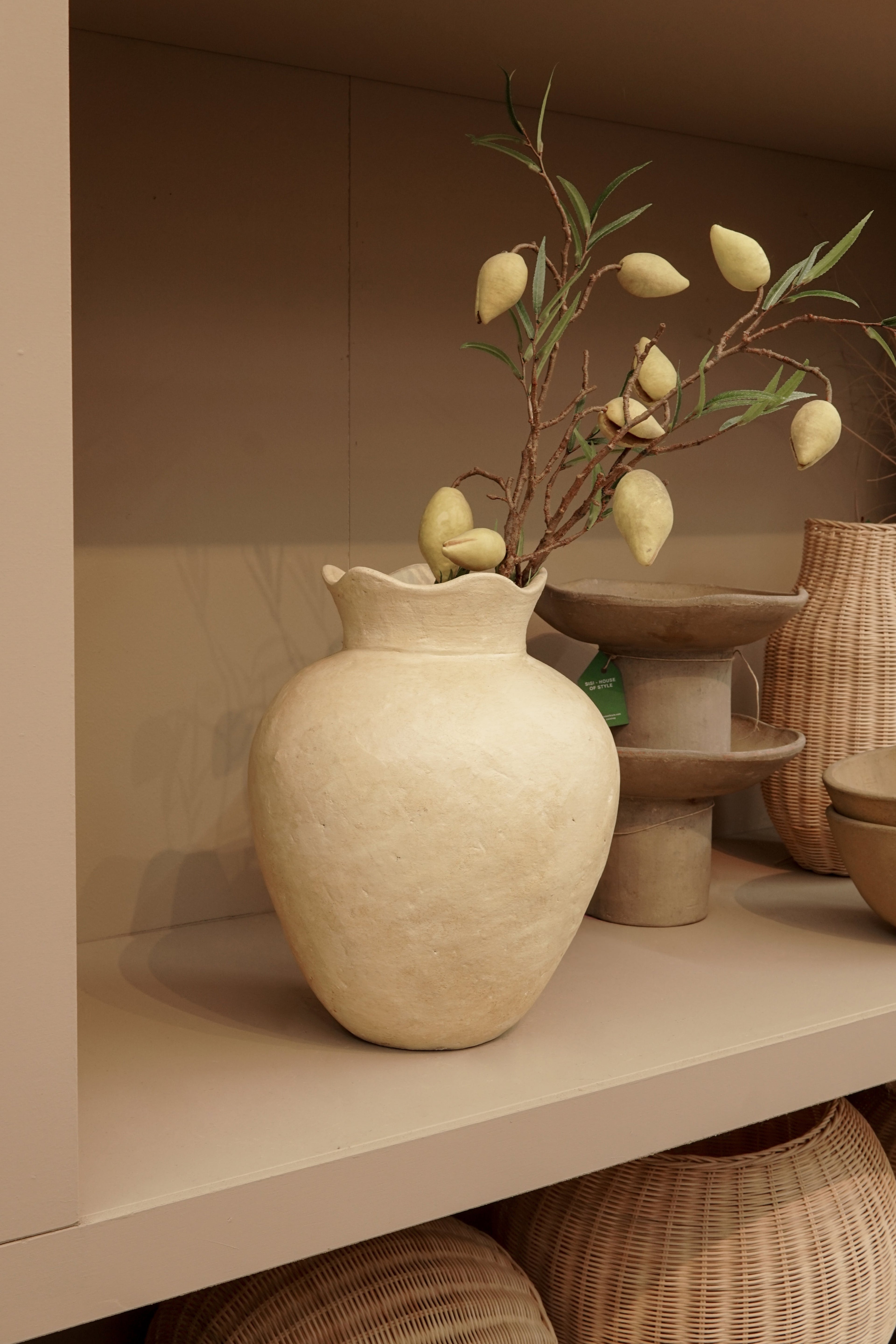 TERRACOTTA VASE MISS MARA