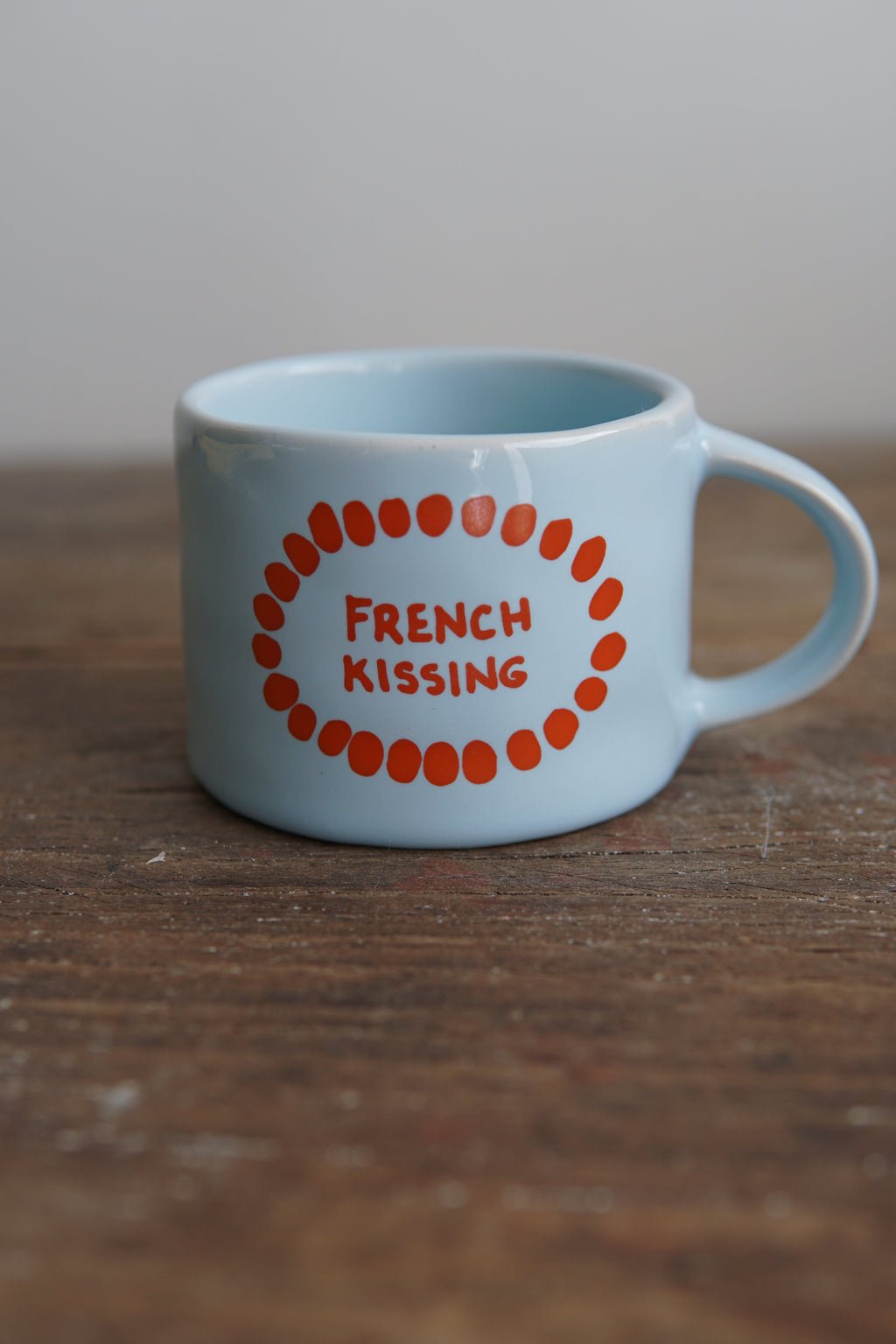FRENCH KISSING MUG
