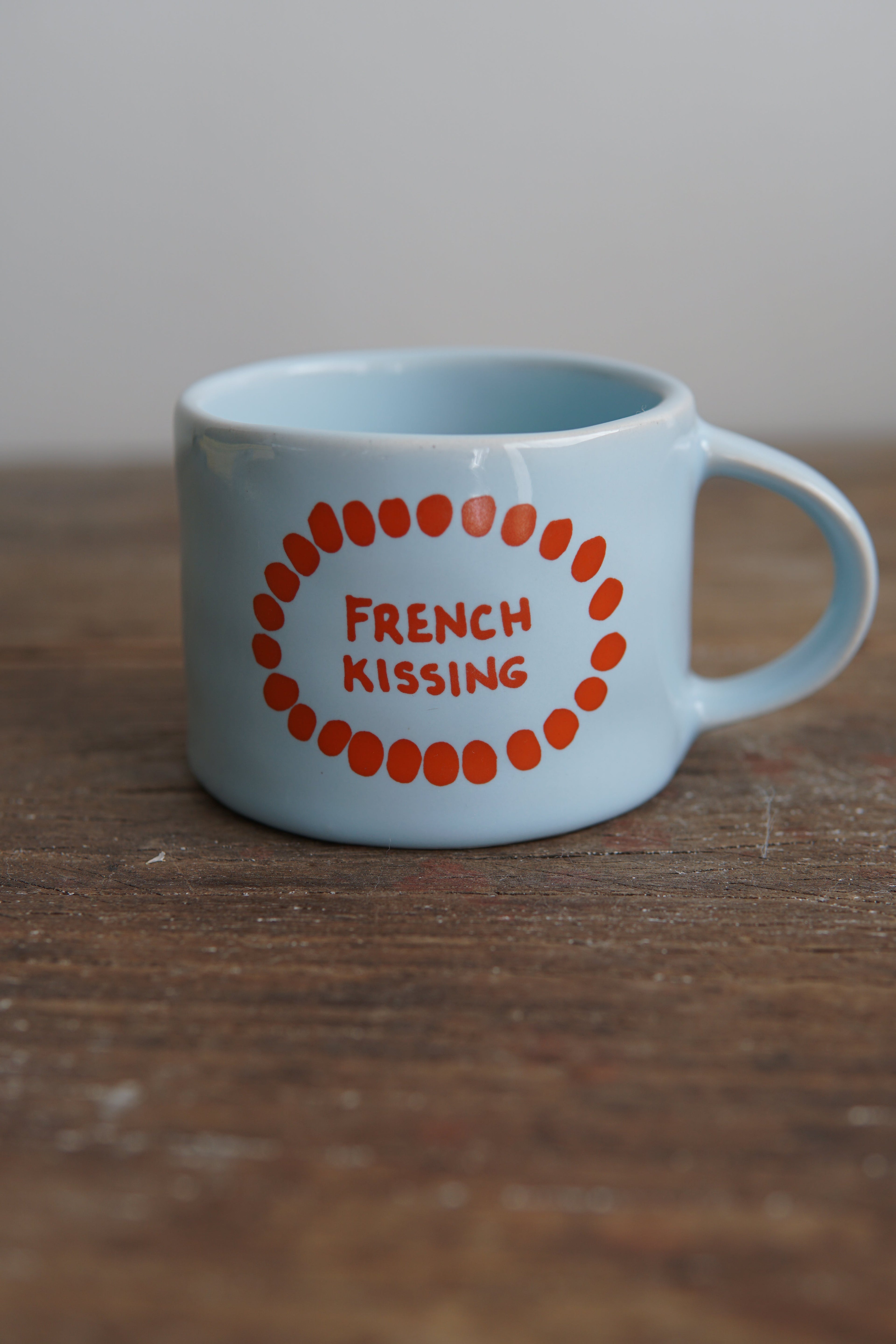 FRENCH KISSING MUG
