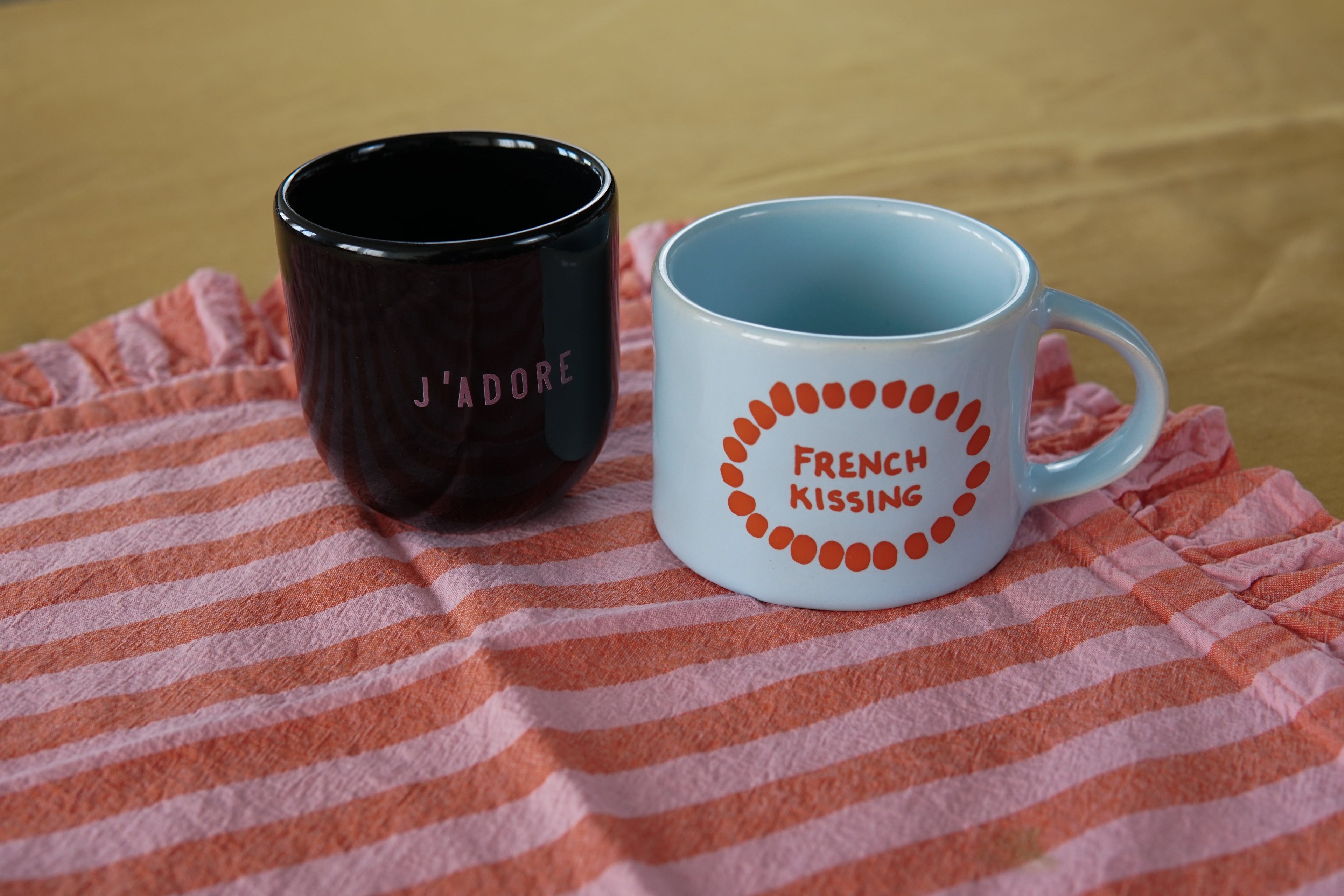 BLACK J'ADORE MUG