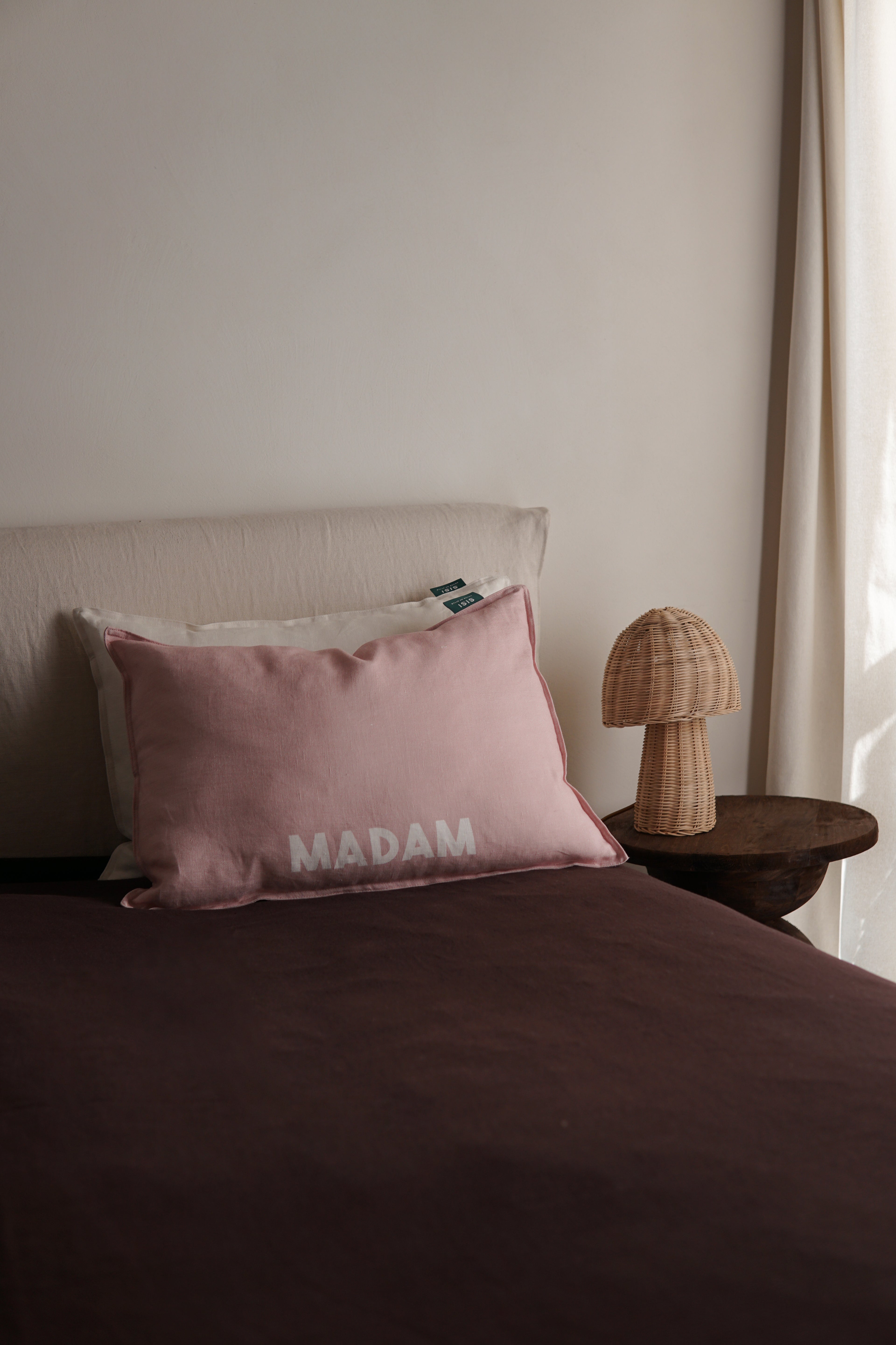 LINEN CUSHION MADAM 40x60 CM