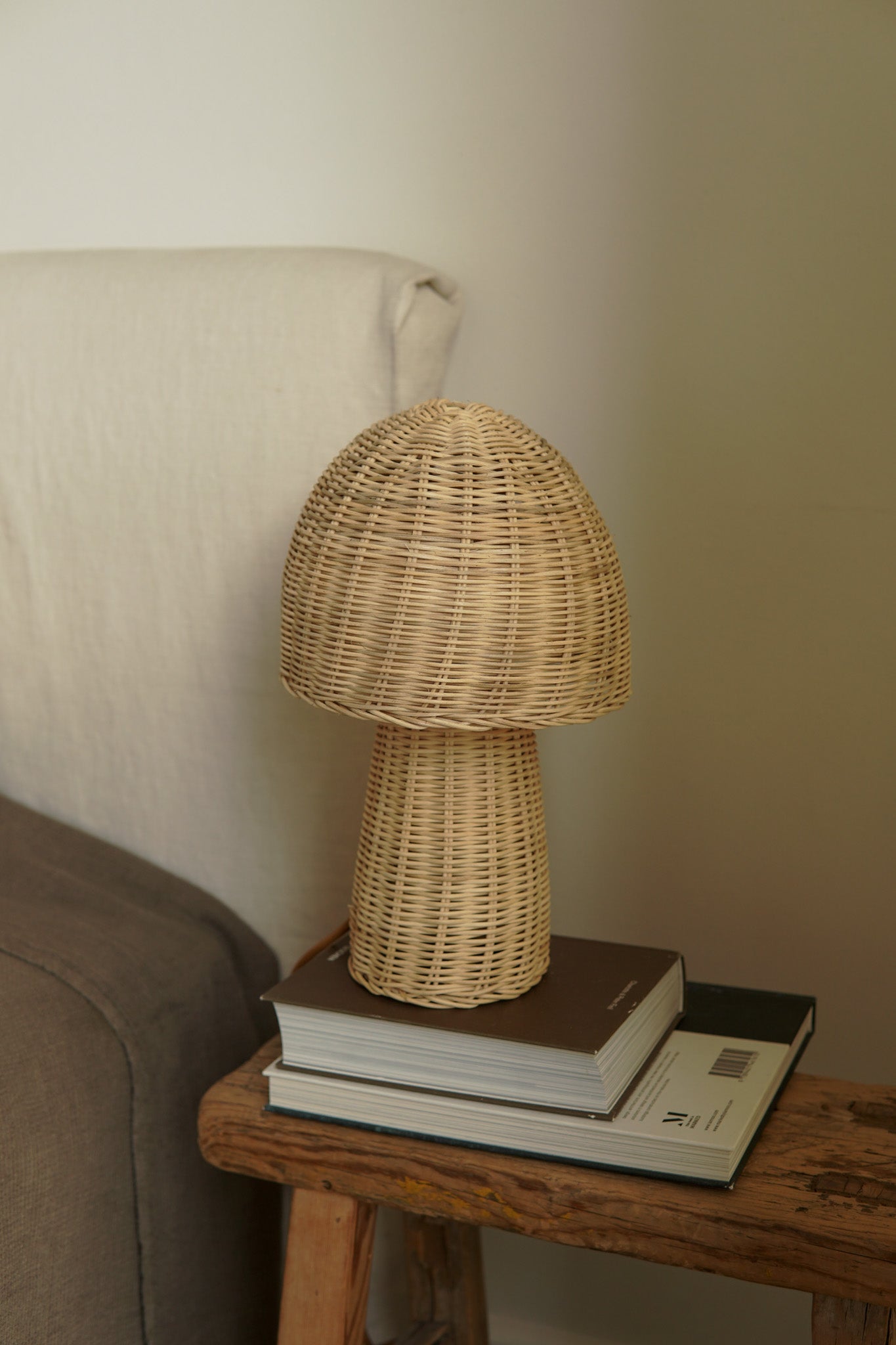 RATTAN MUSHROOM LAMP