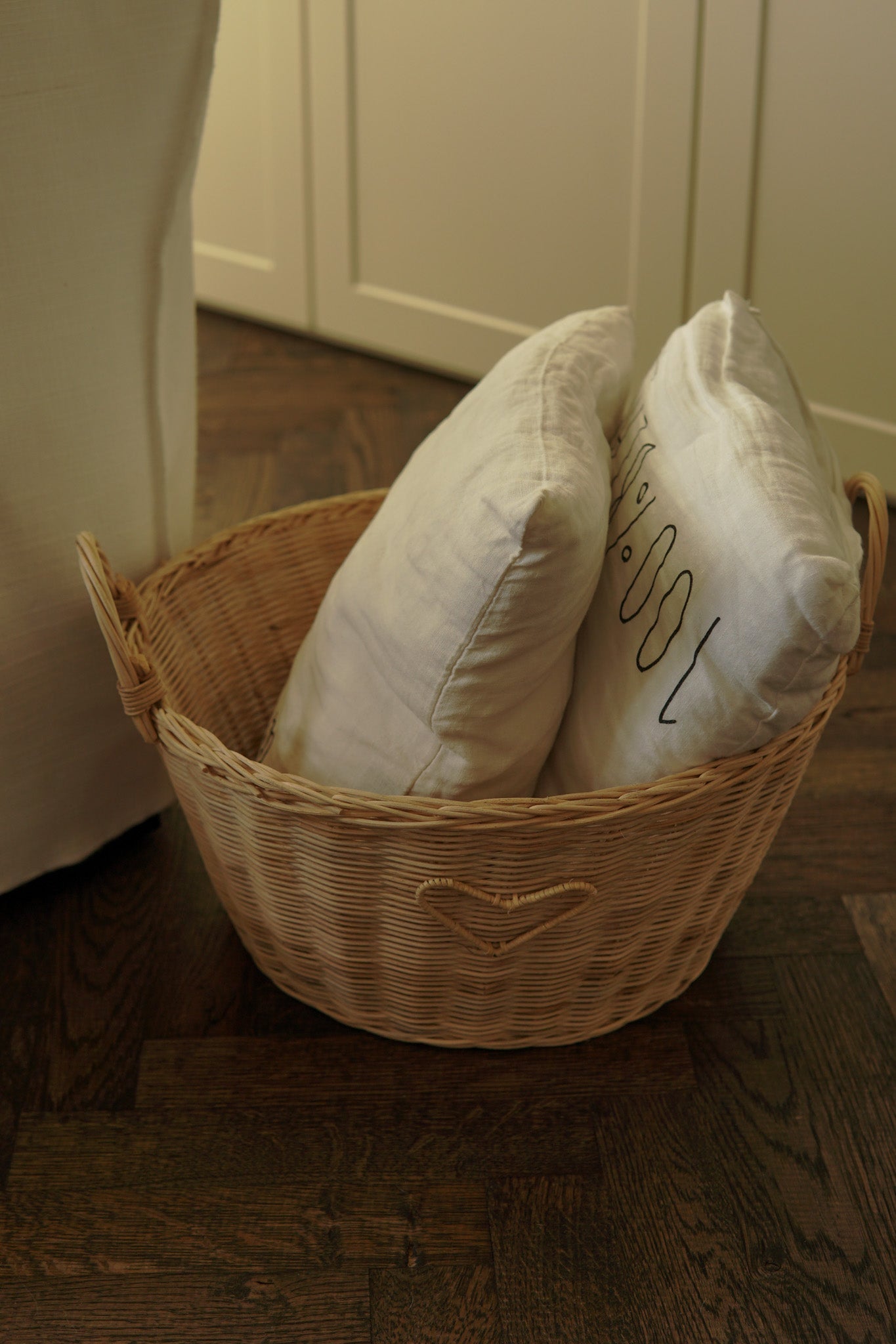 LOW BASKET WITH HEART