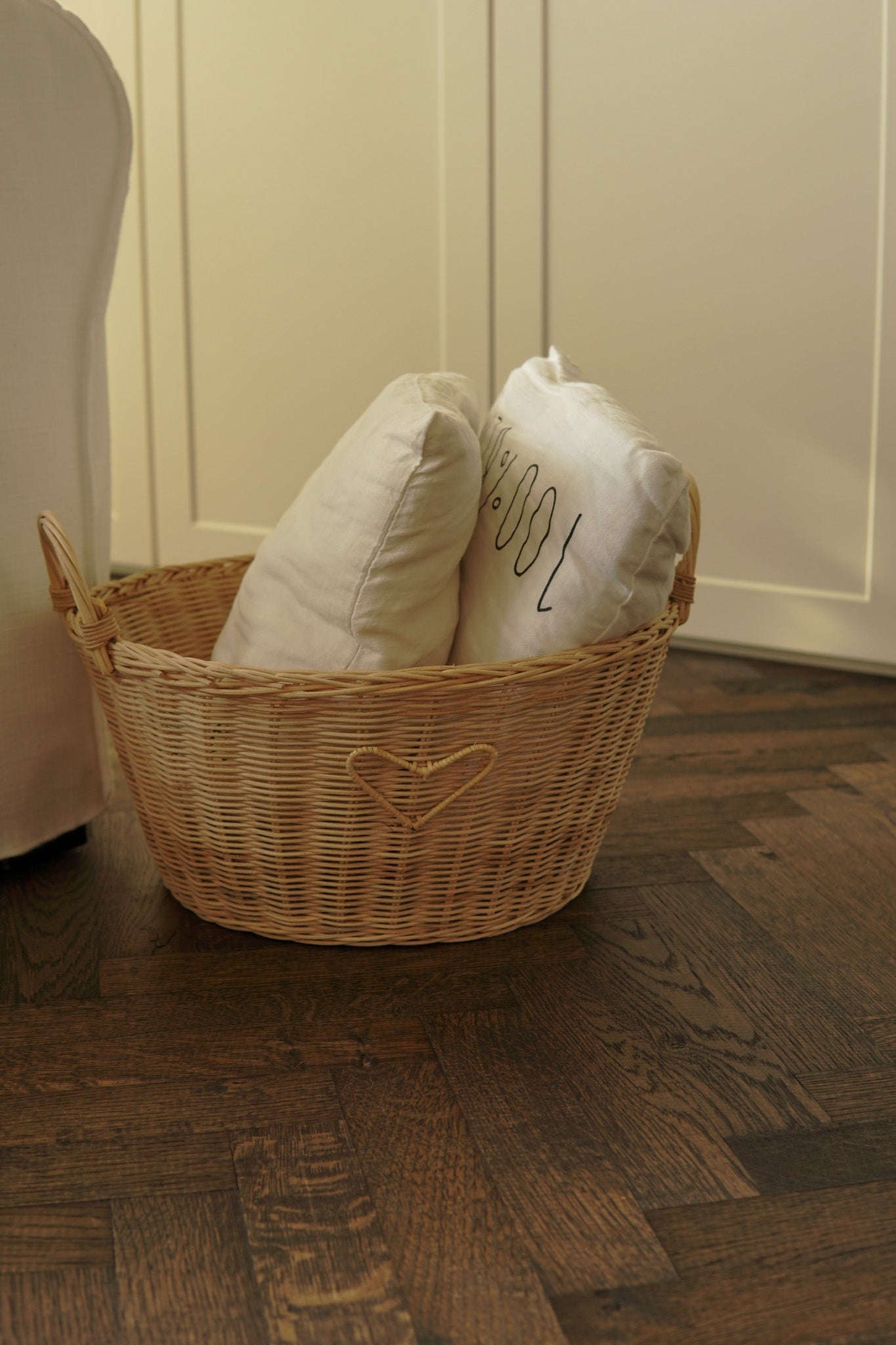LOW BASKET WITH HEART