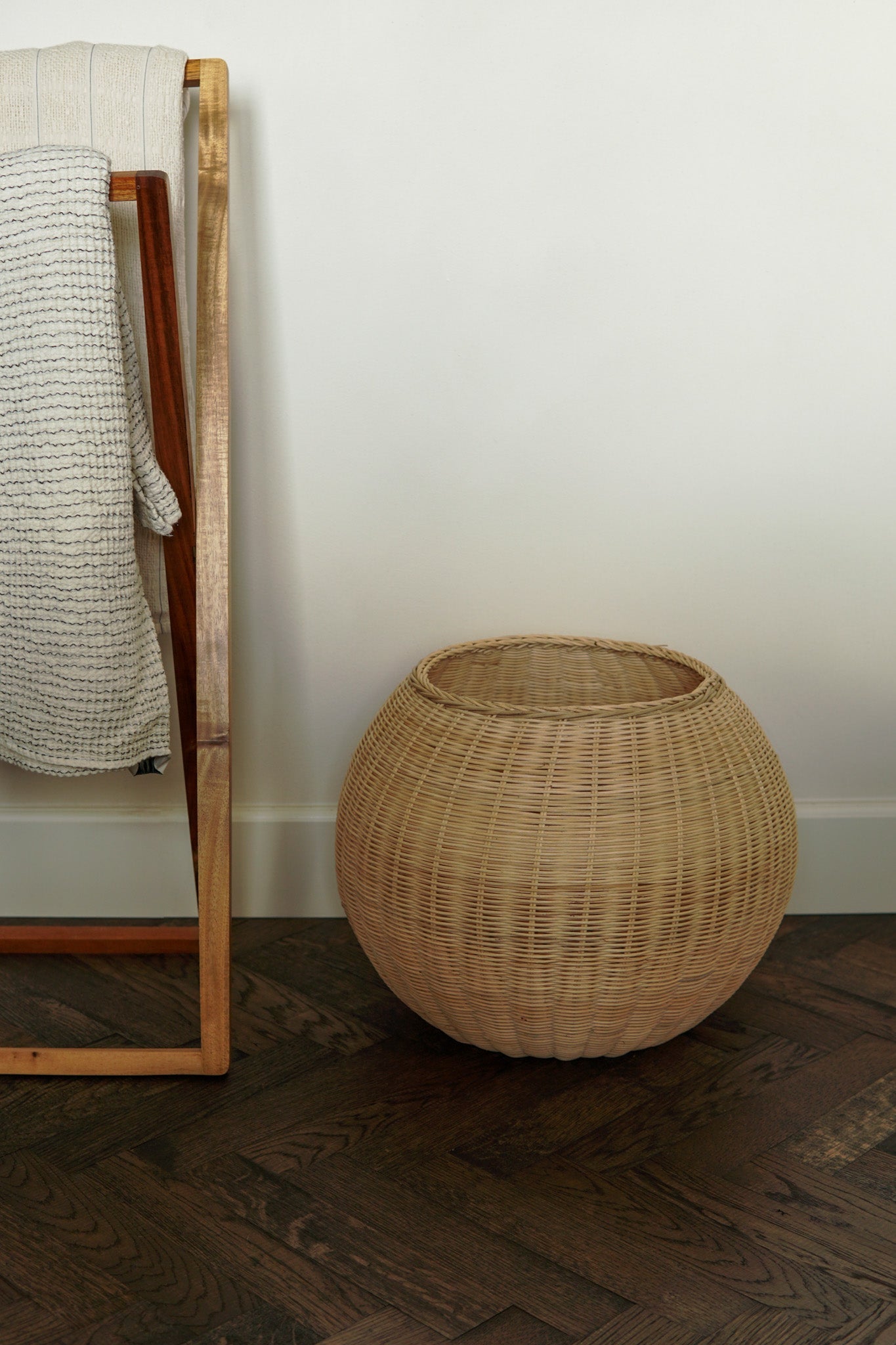 ROUND RATTAN BASKET