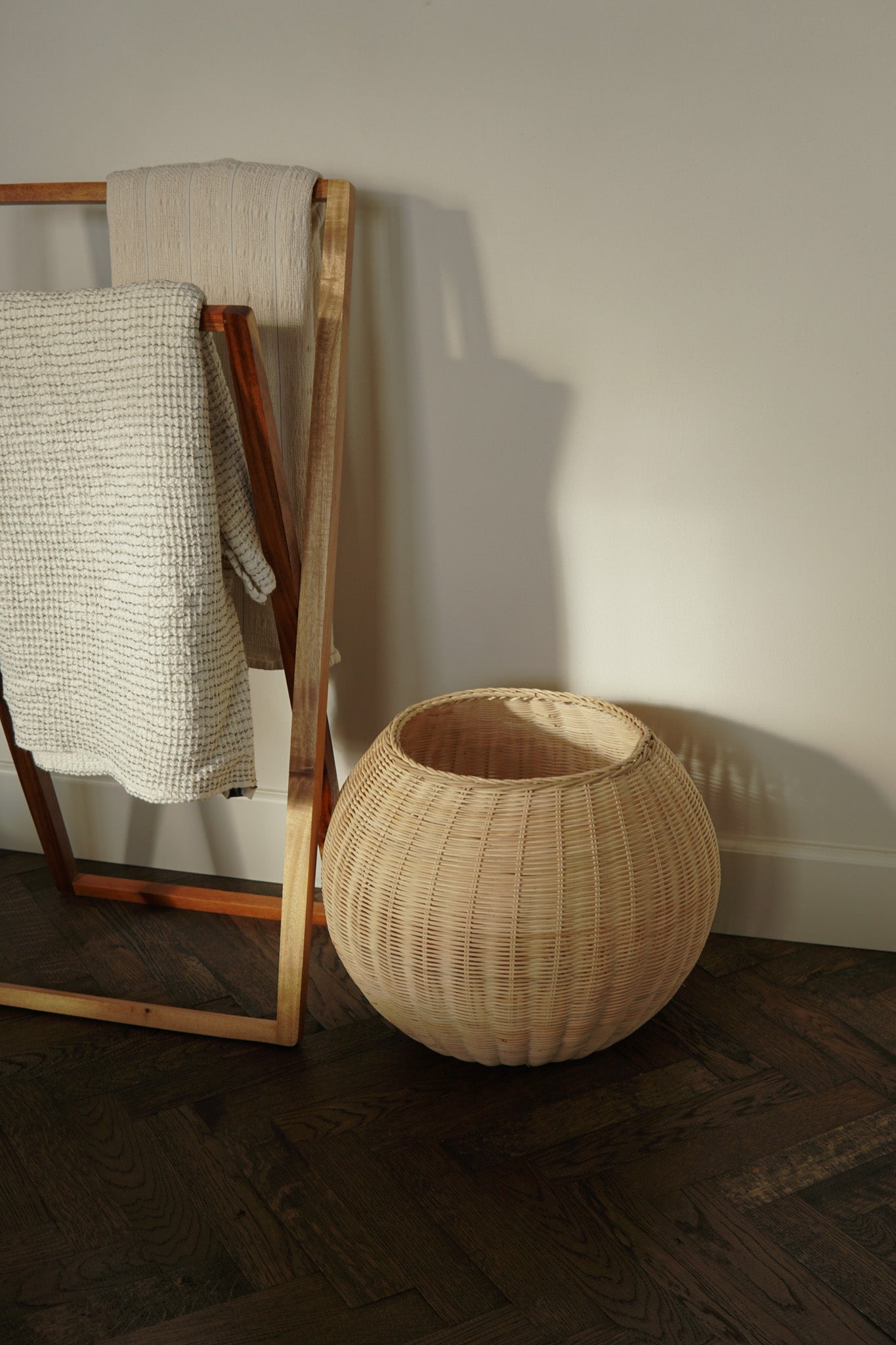 ROUND RATTAN BASKET