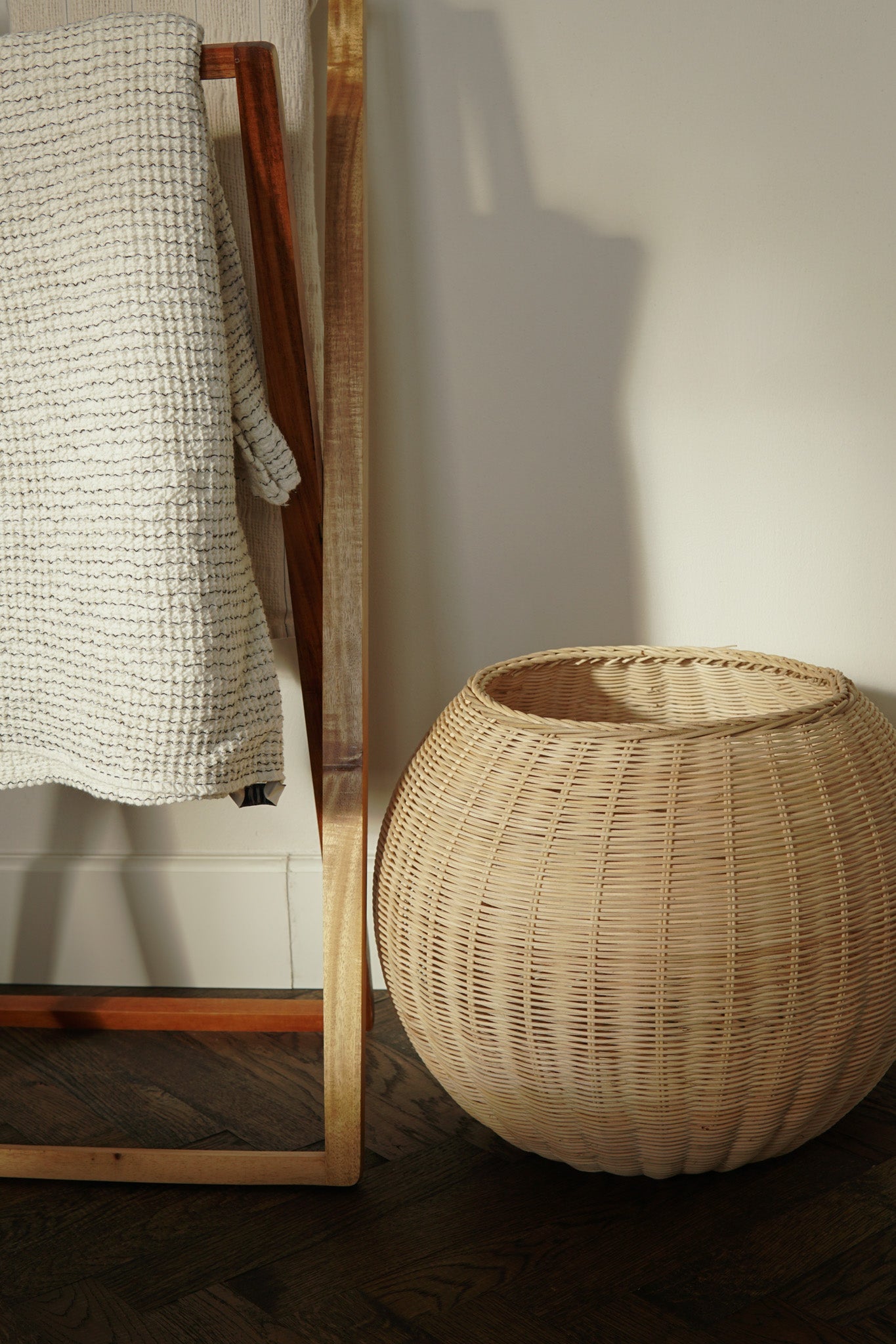 ROUND RATTAN BASKET