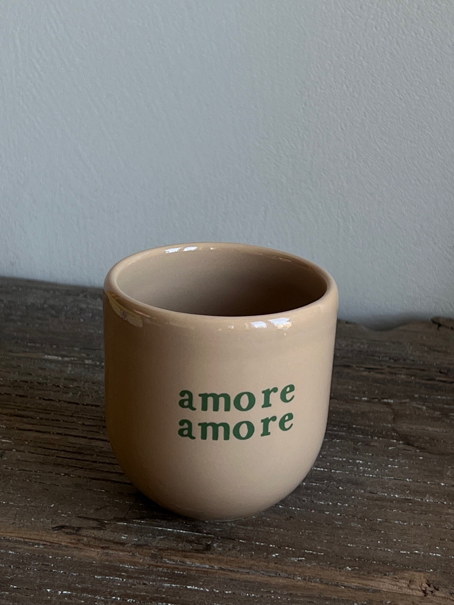 BEIGE AMORE AMORE MUG
