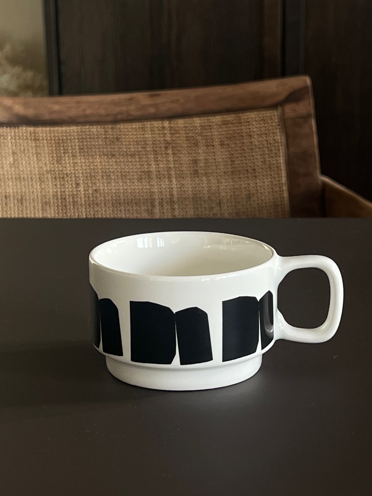 BLACK GRAPHIC MUG