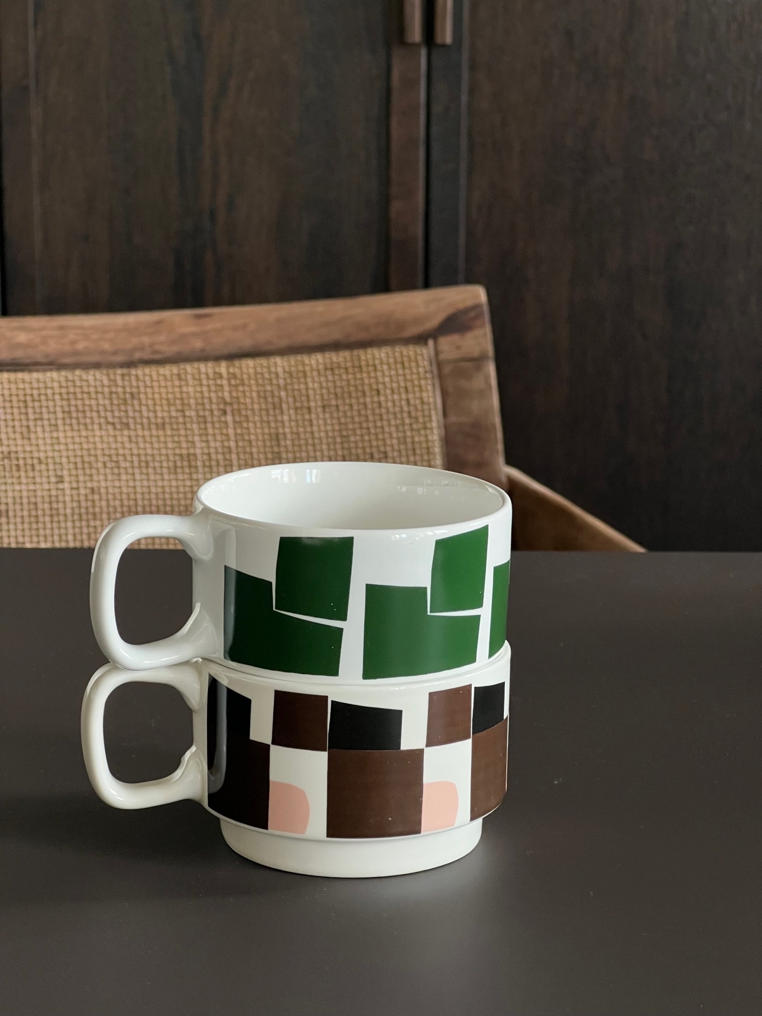 GREEN GRAPHIC MUG