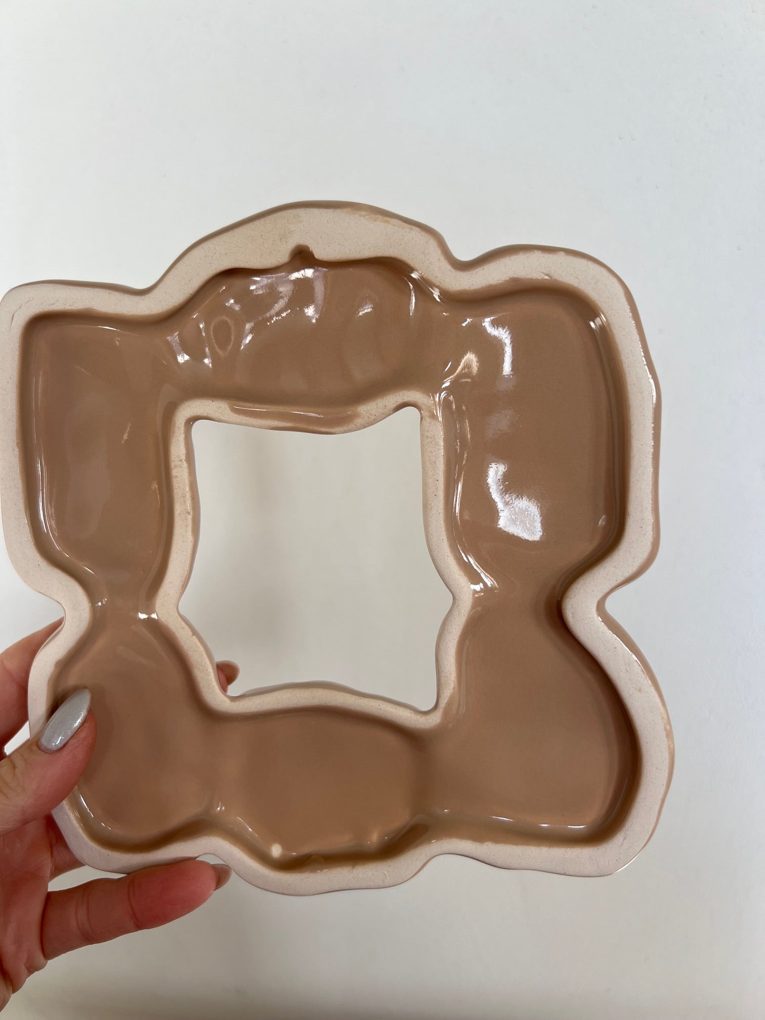 BEIGE CERAMIC FRAME