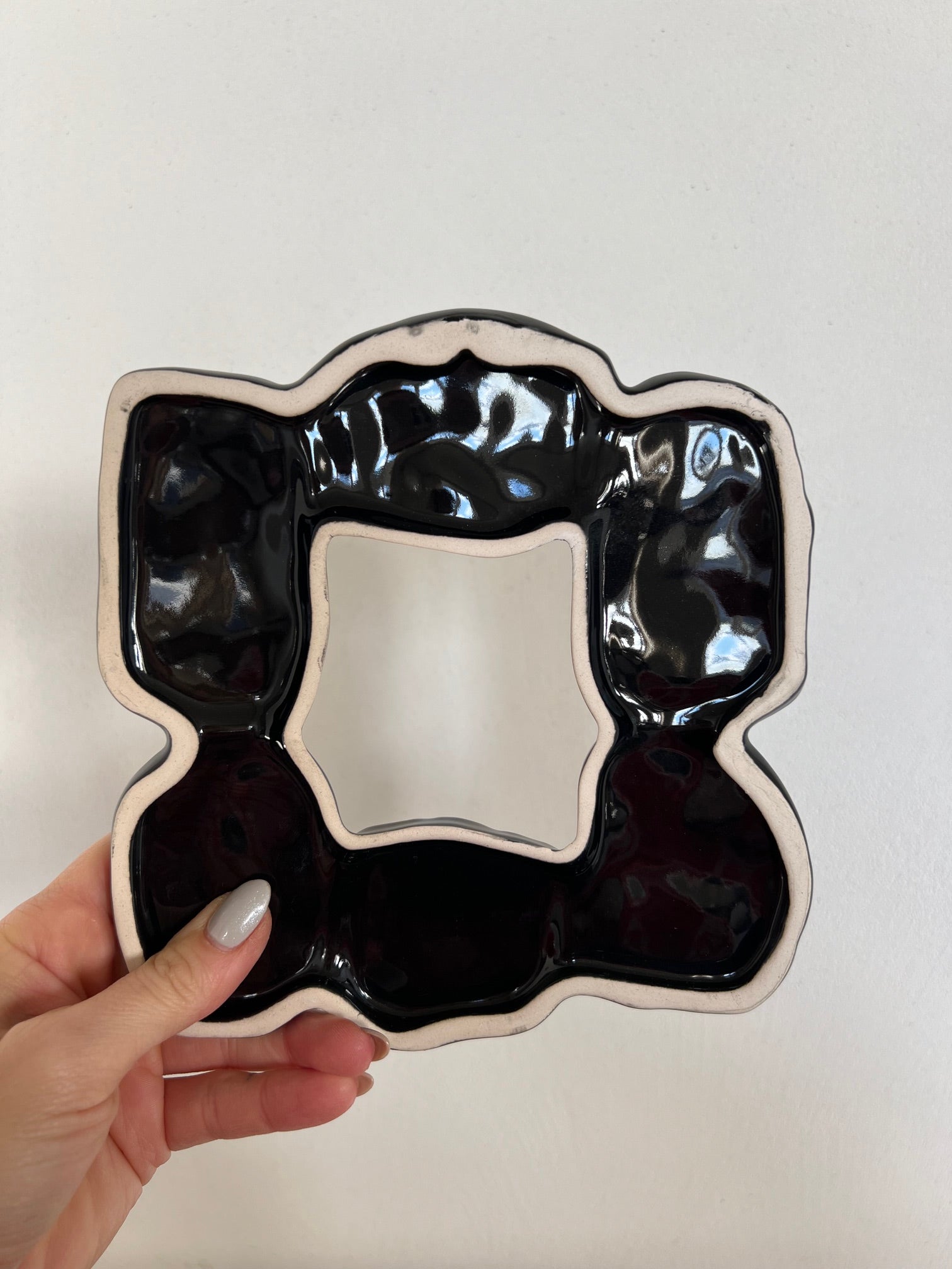 BLACK CERAMIC FRAME