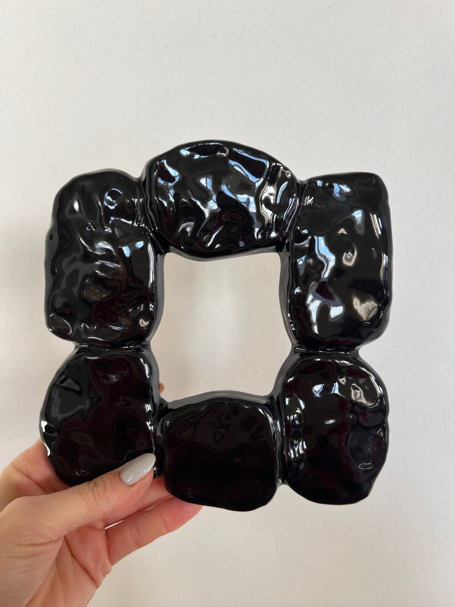BLACK CERAMIC FRAME
