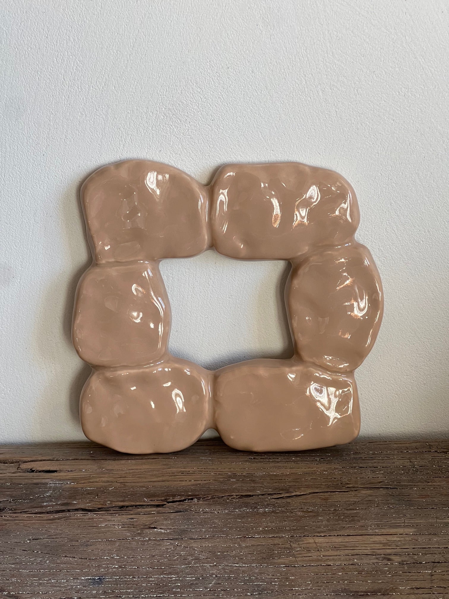 BEIGE CERAMIC FRAME