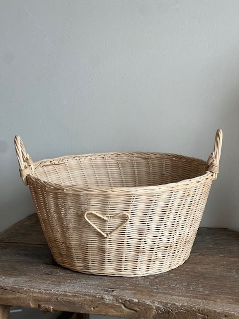 LOW BASKET WITH HEART