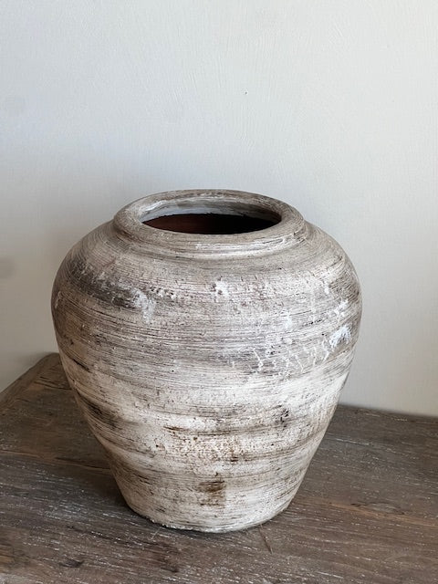 TERRACOTTA VASE MISS ANA