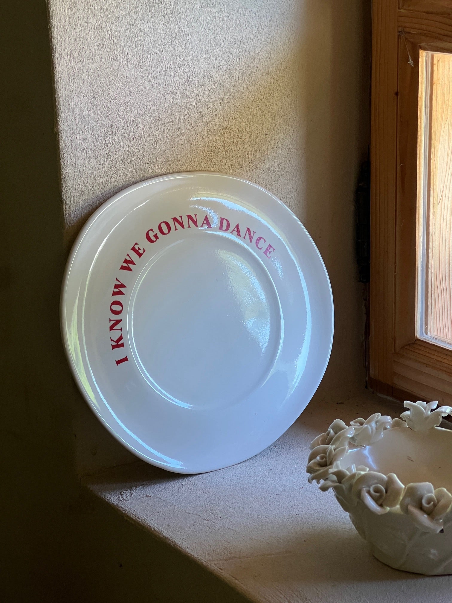 I KNOW WE GONNA DANCE PLATE