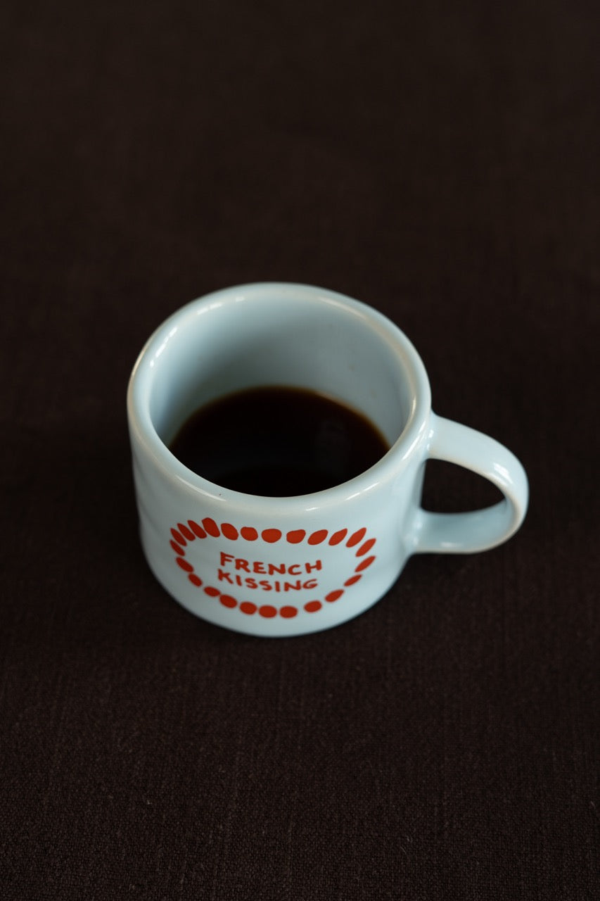 FRENCH KISSING MUG