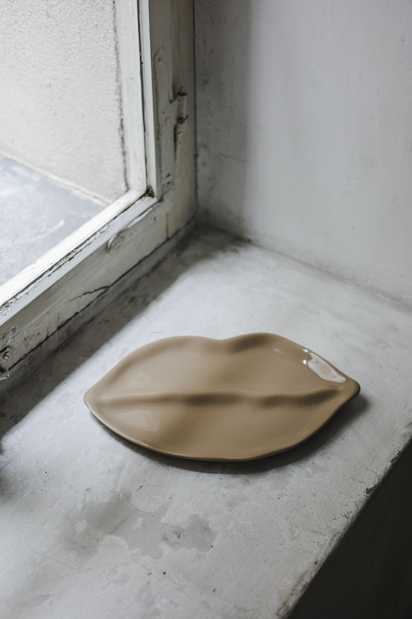 BEIGE LIP PLATE