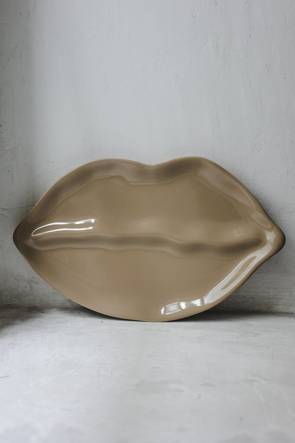 BEIGE LIP PLATE
