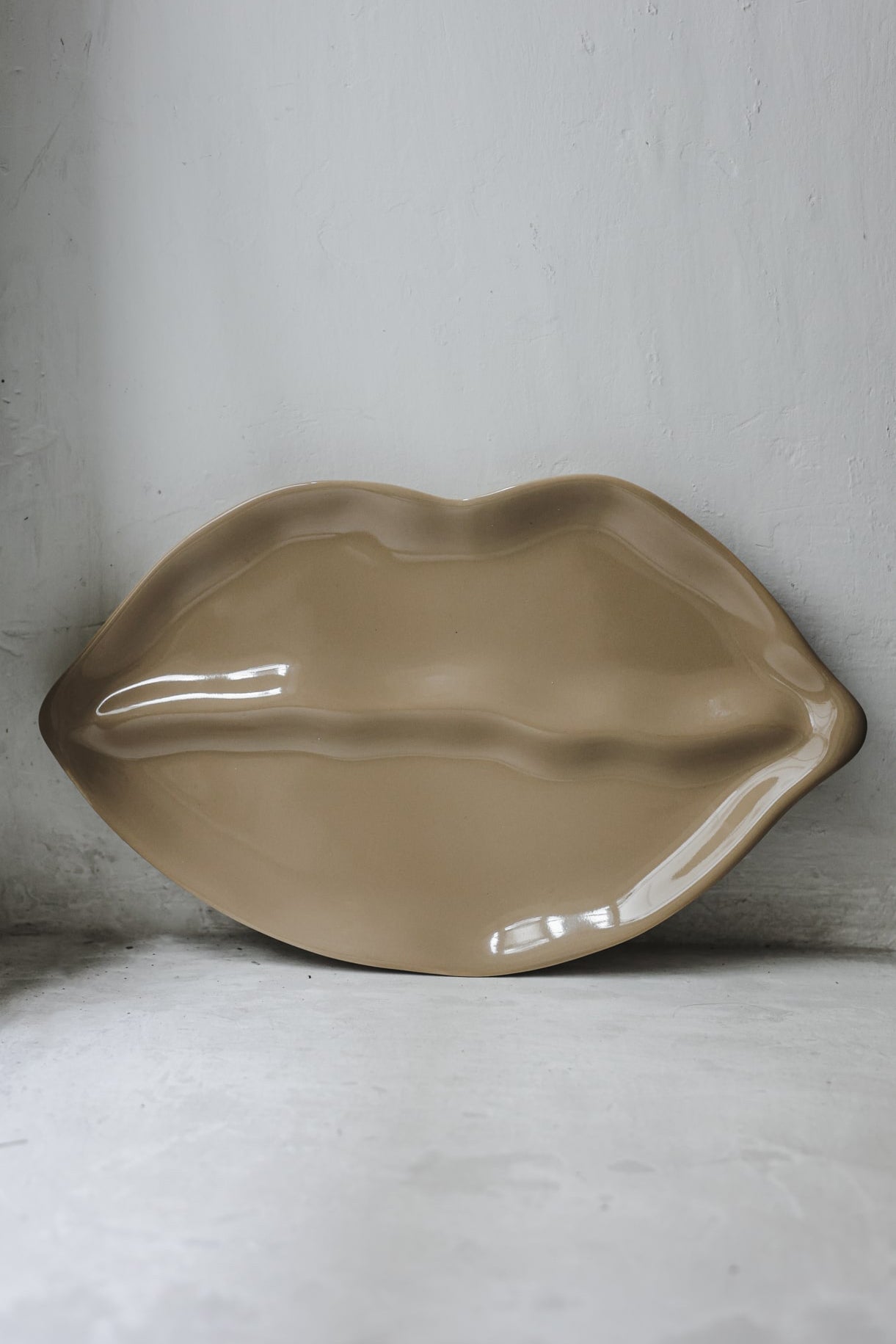 BEIGE LIP PLATE